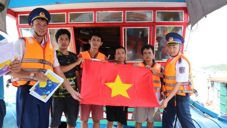 Quân đội nhân dân Việt Nam: Điểm tựa cho ngư dân vươn khơi bám biển
