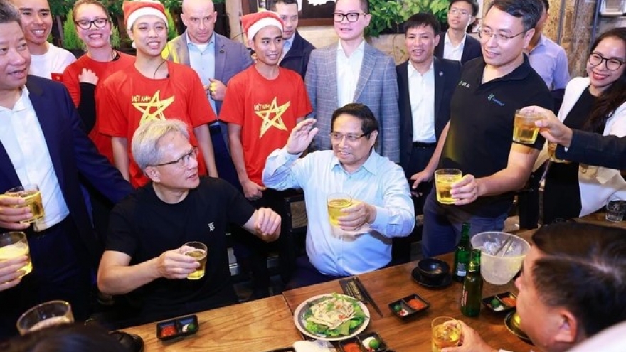 Vietnamese PM, NVIDIA President and CEO explore Hanoi’s culture at night