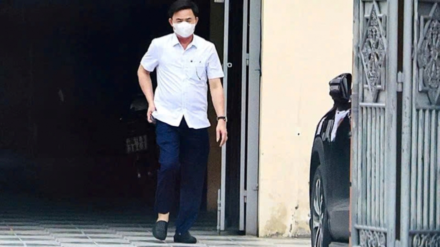 Quảng Bình: Kỷ luật Chủ tịch xã đi ra từ nhà nghỉ trong giờ hành chính