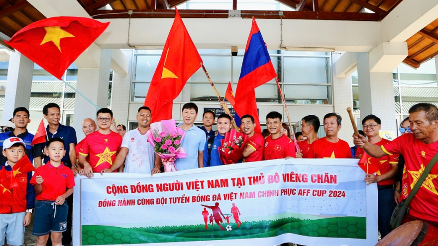 ĐT Việt Nam được chào đón nồng nhiệt tại Lào