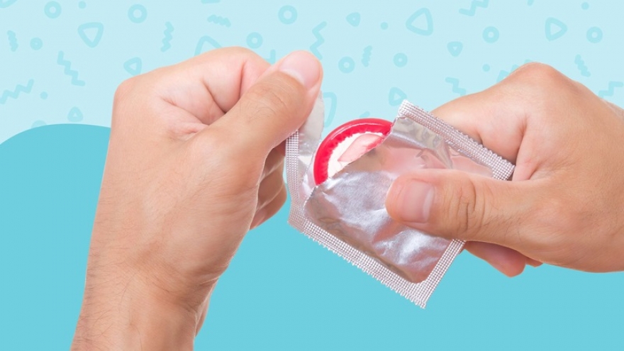 Dùng bao cao su cũng không phòng vệ toàn bộ các bệnh tình dục có đúng không?