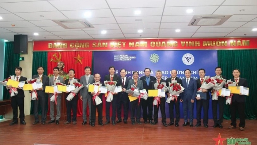 77 Vietnamese engineers receive ASEAN professional engineer certificates