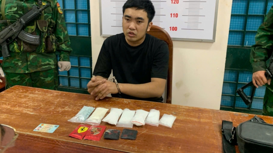 Giấu ma túy trong quần lót vận chuyển qua biên giới