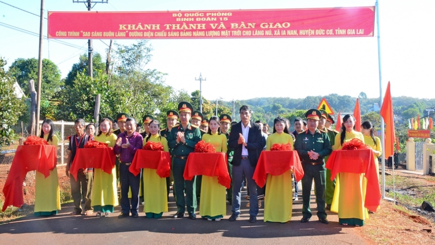 Sao sáng buôn làng, thắp sáng biên giới Gia Lai