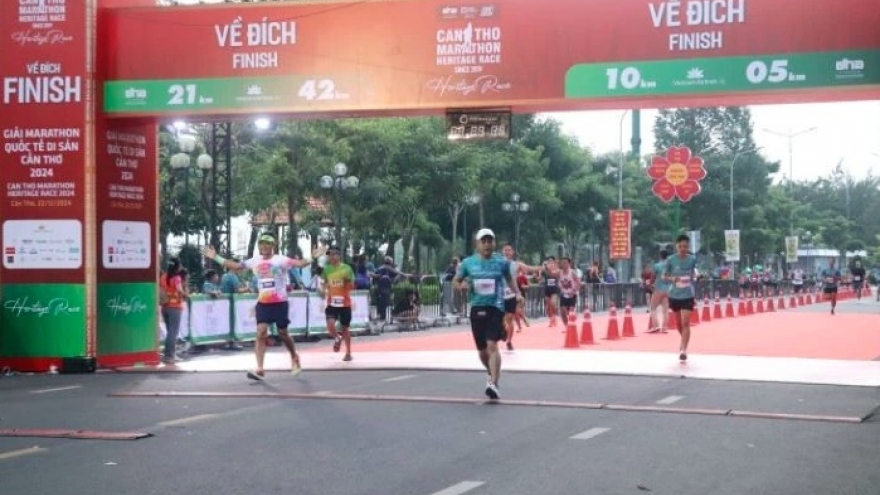 Over 9,000 runners join Can Tho international marathon