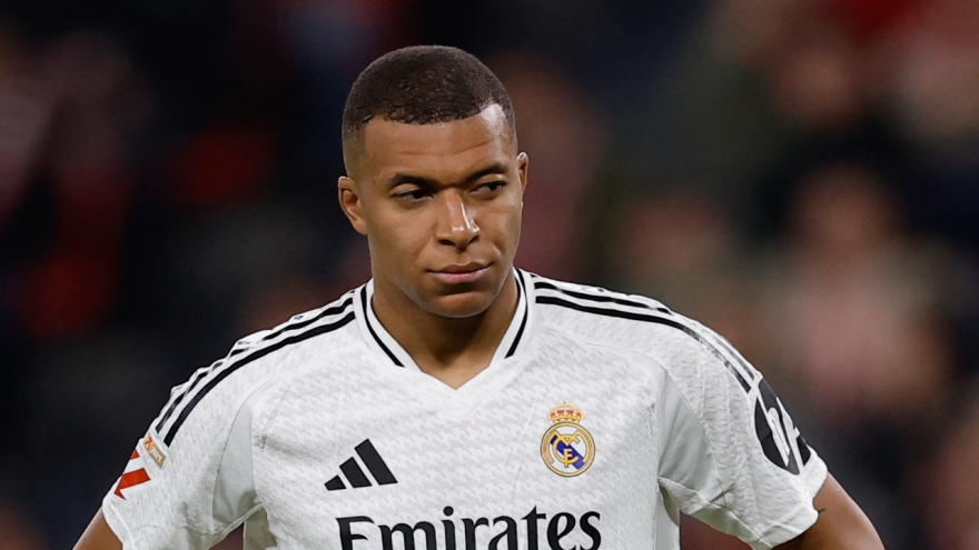 Real Madrid bại trận, Cristiano Ronaldo đưa ra lời khuyên cho Mbappe