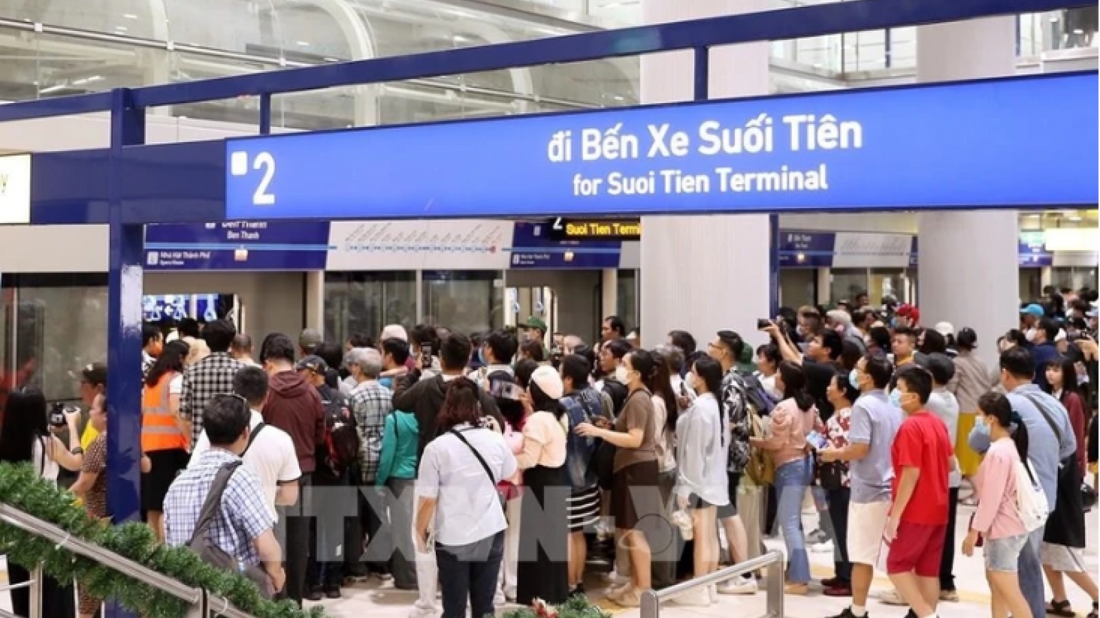 HCM City's Metro Line 1 transports 279,000 passengers in first three days