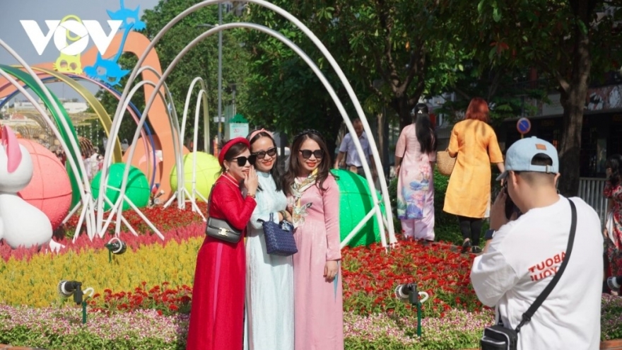 Top places in Hanoi and HCM City for New Year holiday