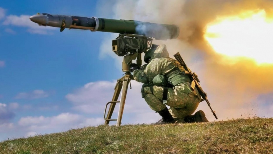 So sánh sức mạnh tên lửa chống tăng Javelin của NATO và Kornet của Nga