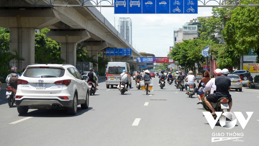 Lãng phí trong giao thông: Hàng chục tỉ đồng “đổ sông” theo thí điểm