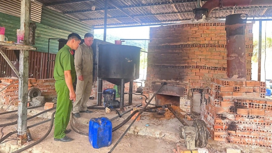 Phát hiện và thu giữ 9.200 lít nhớt thải ở Bình Thuận