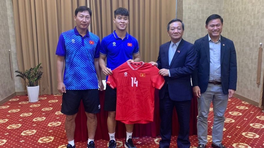Tiếp sức Đội tuyển Việt Nam trước trận ra quân AFF Cup tại Lào