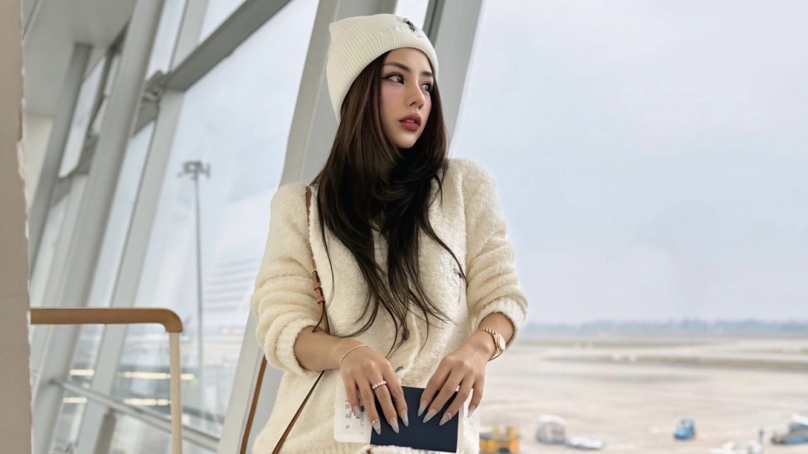 Sao Việt 22/12: Vợ Huỳnh Anh xuất hiện sau nghi vấn chia tay