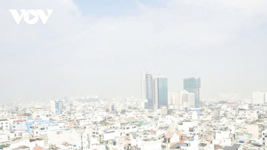 Air pollution engulfs HCM City, poses health risks to residents