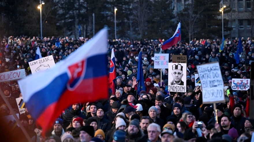 Hàng chục nghìn người biểu tình ở Slovakia phản đối chính sách của chính phủ