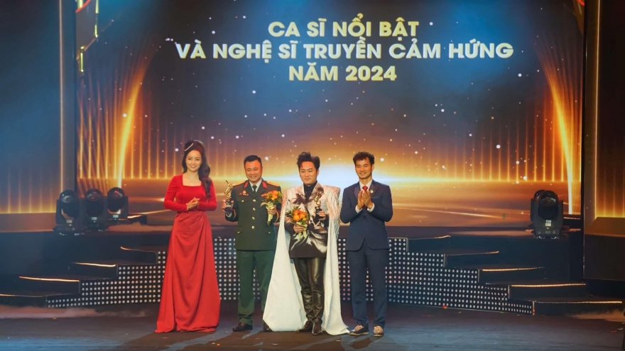 Tùng Dương được vinh danh “Ca sĩ nổi bật năm 2024” của Bộ Văn hoá