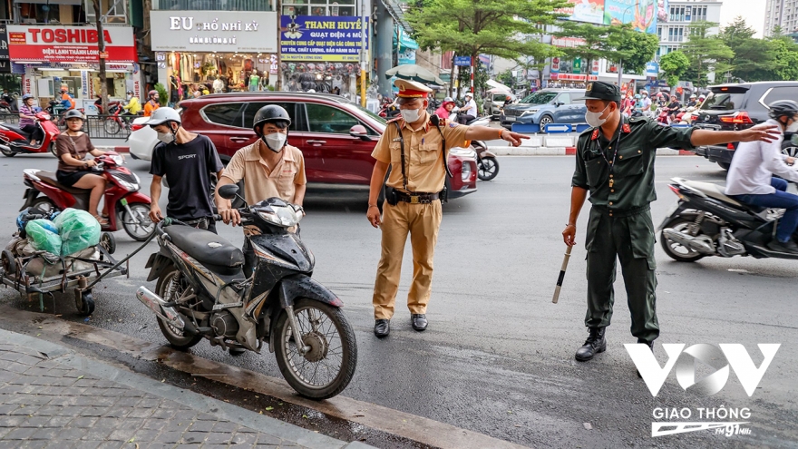 Luật sư và đại diện CSGT nói gì về hành vi bỏ xe, không nộp phạt