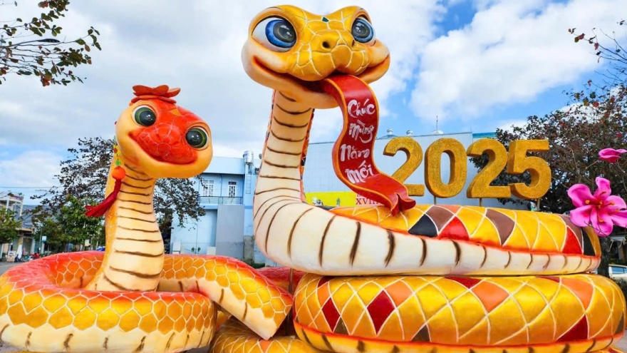 Unique snake mascots bring festive joy to Lunar New Year celebrations