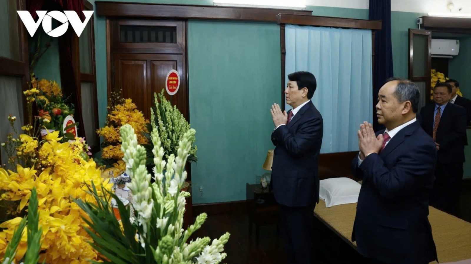 President Luong Cuong commemorates President Ho Chi Minh on Lunar New Year’s Day