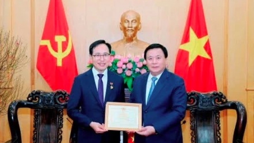 Samsung Vietnam hailed for contributions to Vietnam’s development