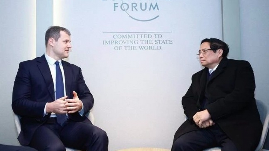 Vietnamese PM meets with Lithuanian counterpart in Davos