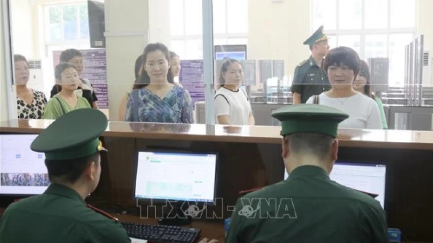 Immigration activities resumed at Tan Thanh - Puzhai border crossing