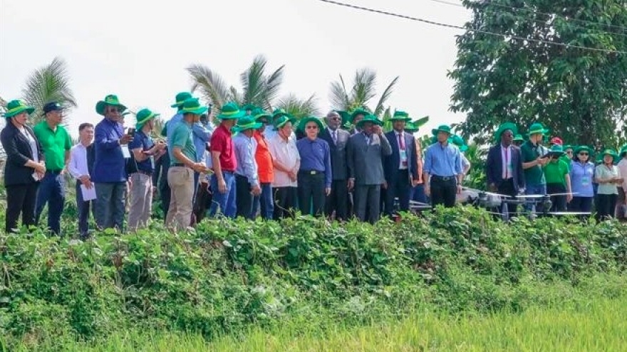 APF delegates explore green agriculture in Can Tho