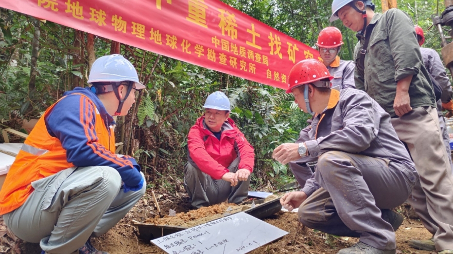 Trung Quốc phát hiện mỏ đất hiếm siêu lớn ở Vân Nam