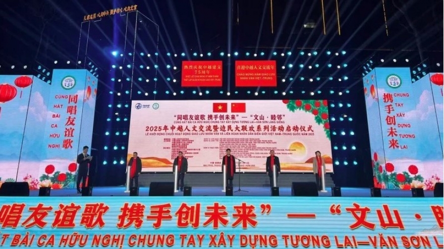 Exchange festival between Vietnamese, Chinese border residents held