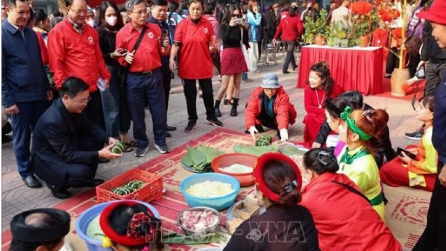 Hanoi hosts charity market, supporting 2,000 disadvantaged individuals