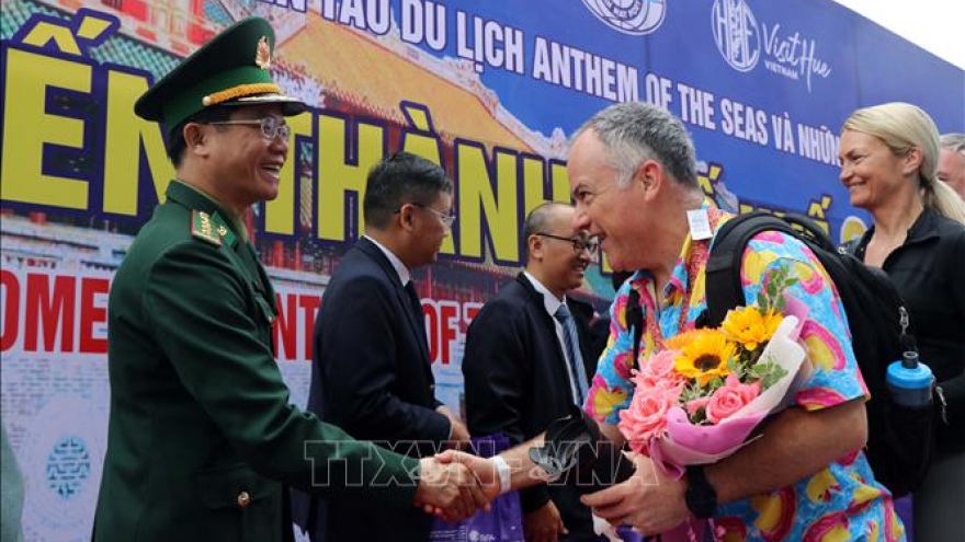 Luxury cruise ship brings 4,400 international visitors to Hue in early 2025