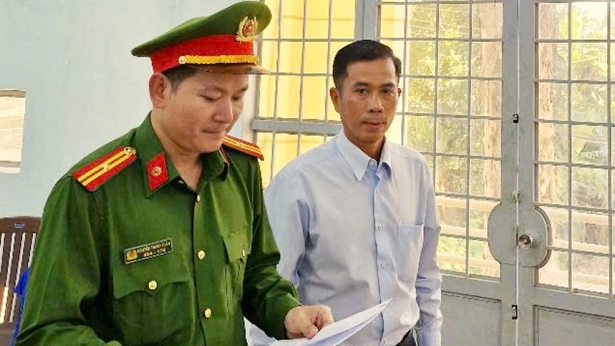Khởi tố nguyên giám đốc văn phòng đăng ký đất đai vì gây thiệt hại 95 triệu đồng
