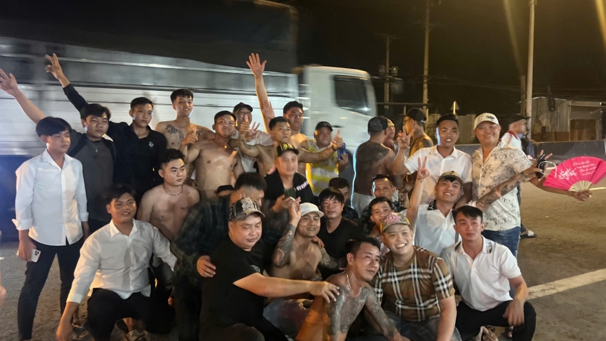 Bắt 6 đối tượng có liên quan vụ đốt pháo hoa, gây mất trật tự