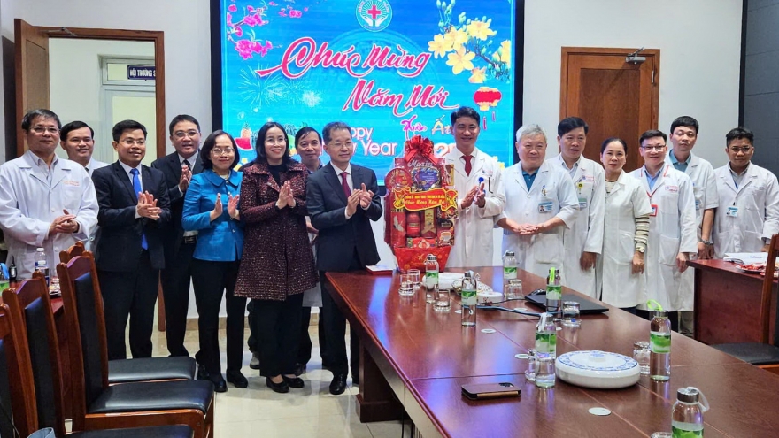 Lãnh đạo Đà Nẵng thăm, chúc Tết các lực lượng trực xuyên Tết