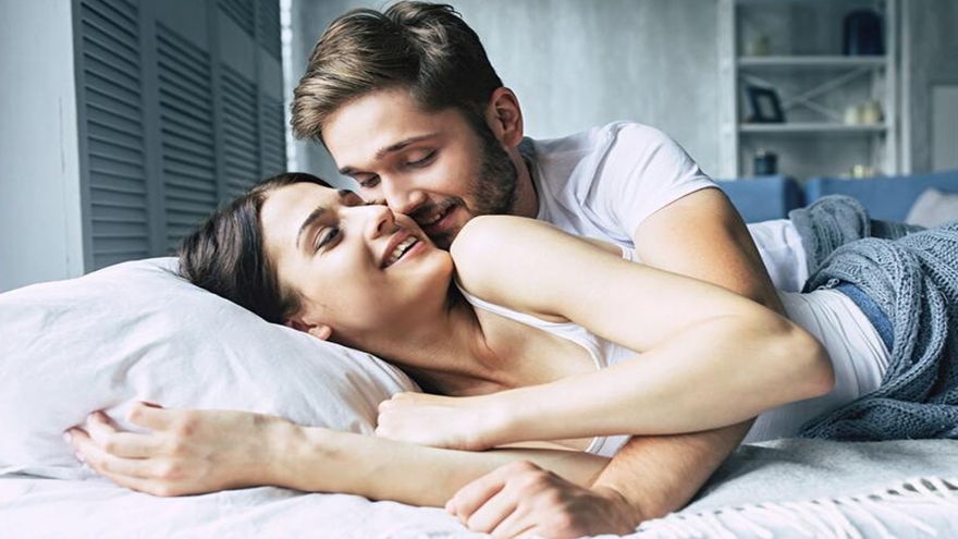 Bí quyết trò chuyện để tăng cảm xúc khi làm chuyện yêu