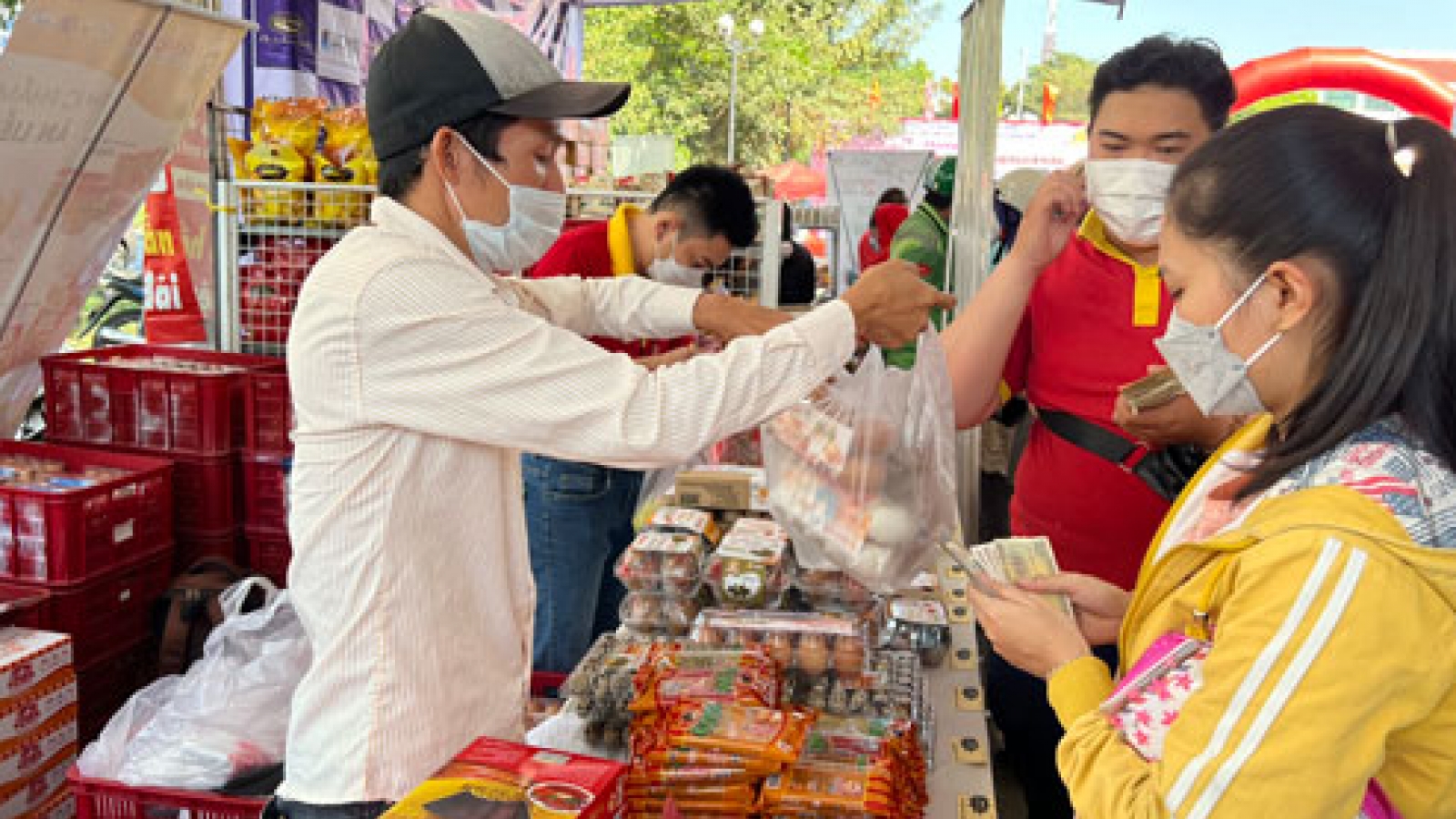Efforts made to ensure social welfare for all on Tet