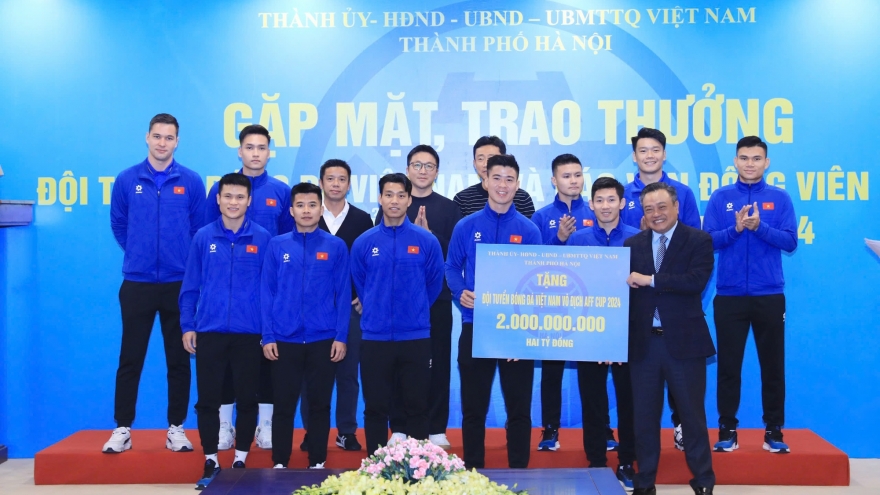 Hà Nội trao 2 tỷ đồng tặng Đội tuyển Bóng đá Việt Nam vô địch ASEAN Cup 2024