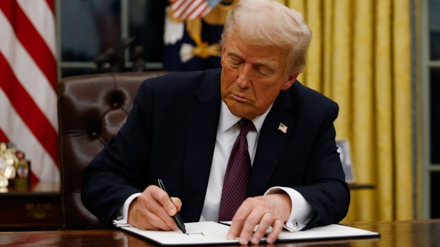 Ông Trump ký dự luật liên quan tới người nhập cư