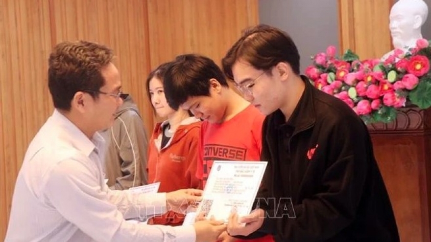 HCM City presents health insurance cards to impoverished people ahead of Tet