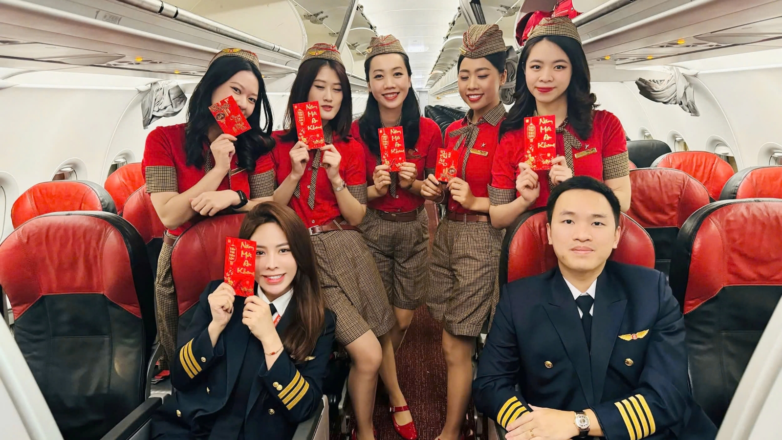Tết trên những chuyến bay của gia đình phi công Vietjet