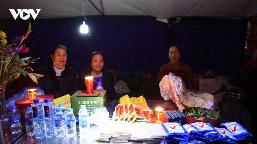 The unique Yin – Yang market that meets once a year in Northern Vietnam