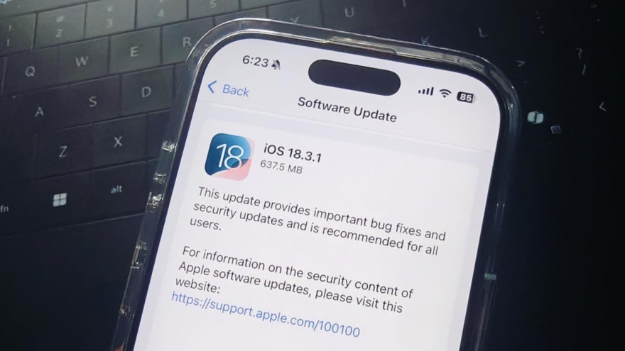 Apple phát hành iOS 18.3.1 để bảo vệ iPhone khỏi các công cụ hack USB