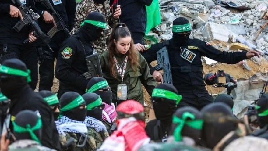 Israel và Hamas tiến hành đợt trao đổi con tin, tù nhân thứ 5