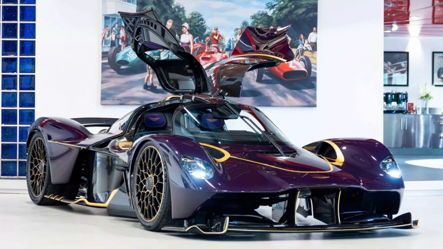 Chiêm ngưỡng Aston Martin Valkyrie giá 16 tỷ đồng với lớp phủ vàng 24K