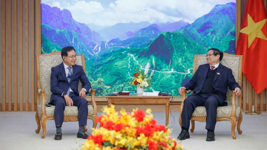 PM Chinh meets Samsung Vietnam executives, urges deeper investment