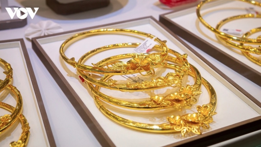 Gold ring price climbs to new historic peak