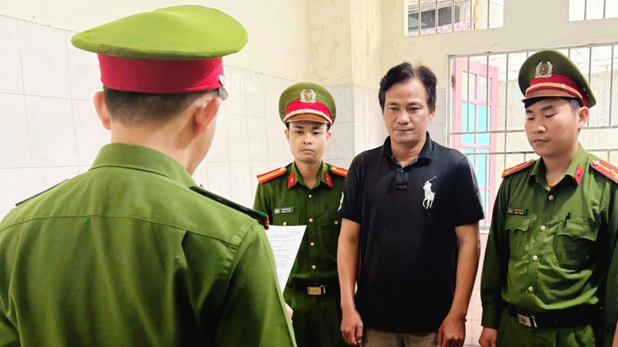 Cặp vợ chồng bán đất chung của nhiều người lấy hơn 4 tỷ đồng