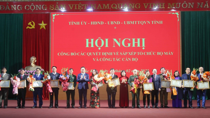 Bắc Kạn công bố Quyết định sắp xếp tổ chức bộ máy và công tác cán bộ