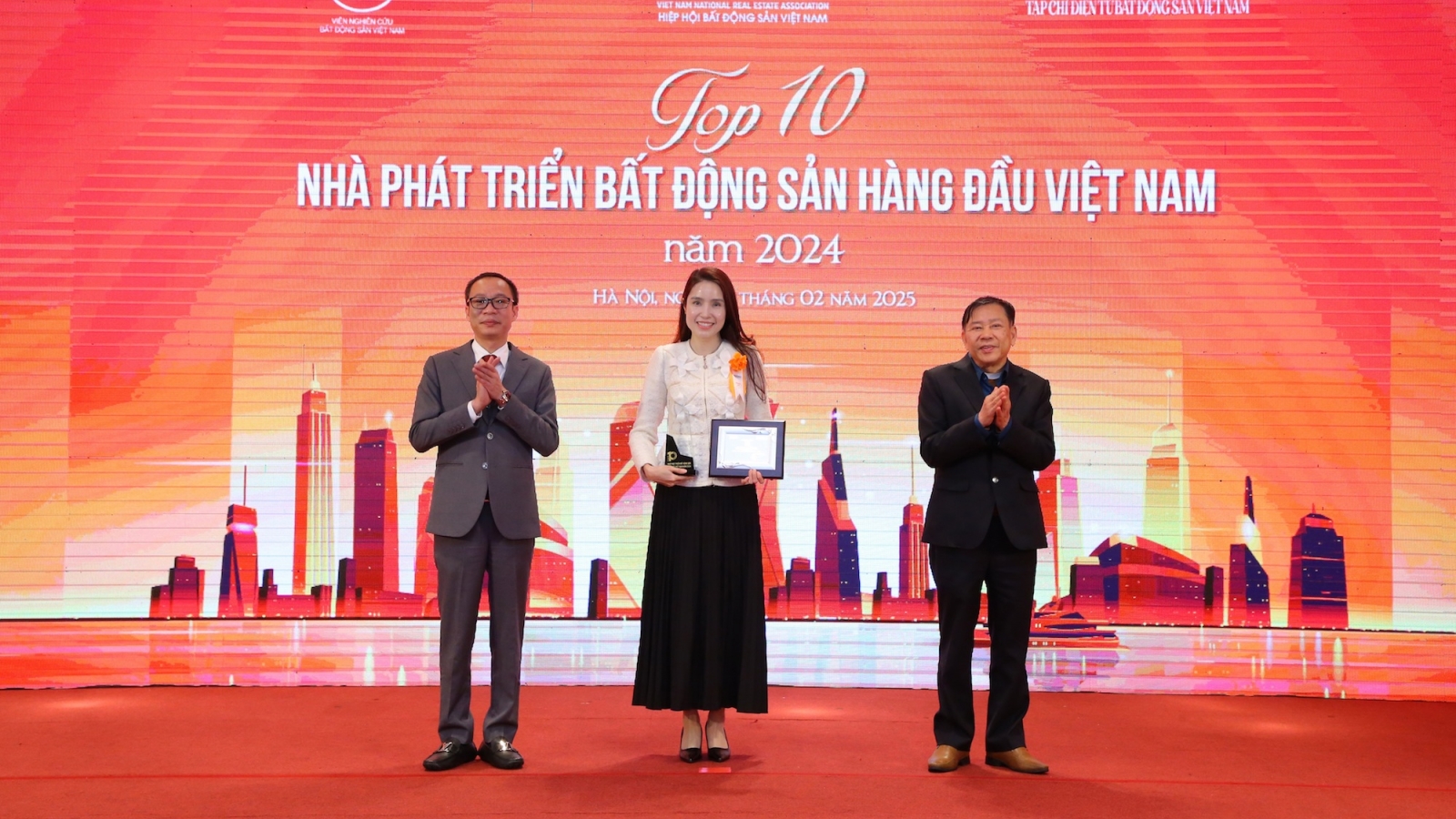 Văn Phú - Invest với giải thưởng Top 10 nhà phát triển bất động sản hàng đầu