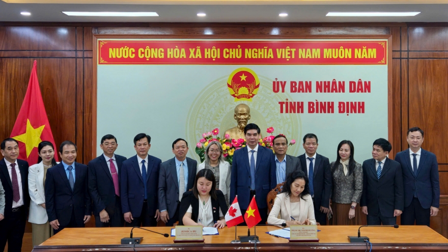 Canada eyes investment in test kit factory in Binh Dinh